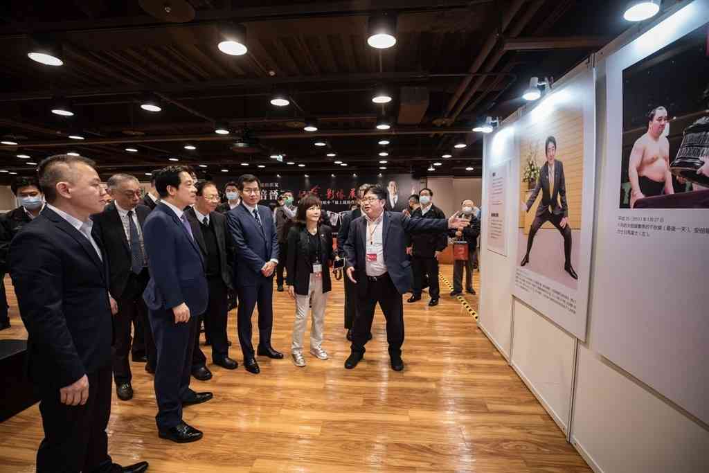 	安倍元首相の写真展  鑑賞の頼副総統「台日の友情を深化させる」／台湾 - フォーカス台湾