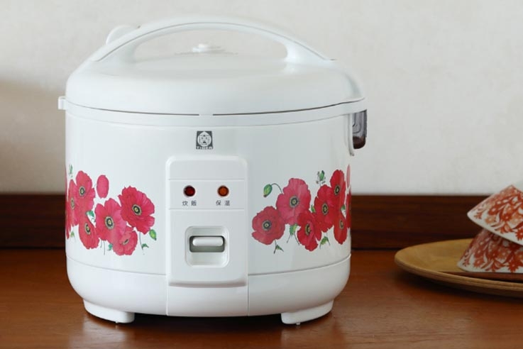 タイガー、昭和レトロな花柄やストライプの家電を復刻。炊飯器やケトル - 家電 Watch