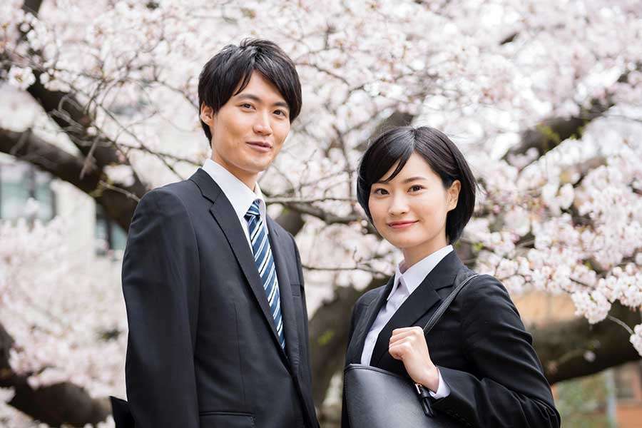 「親が入社式に出席」どう思う？　新入社員の本音と企業側の狙い