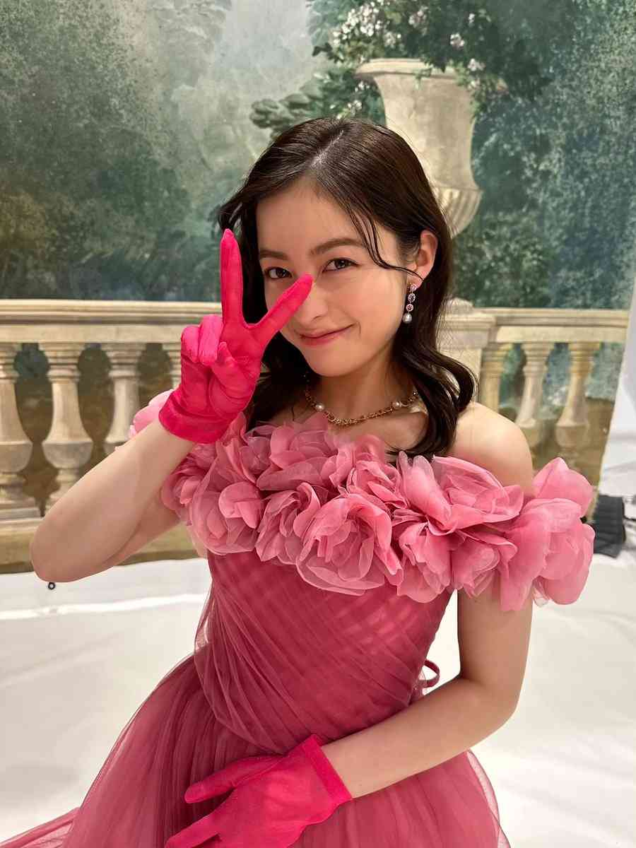 橋本環奈　JK姿が衝撃「えぇぇ！」「まだJKいける」「CGかよ」「ヤバ可愛い」17万いいね