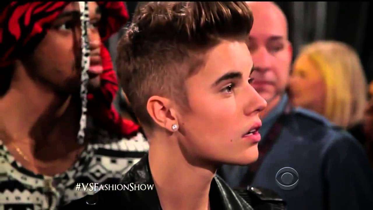 Rihanna Victoria's Secret Fashion Show - YouTube