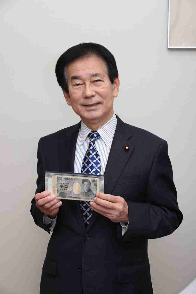 田所嘉徳・衆議院議員、100円ショップの“メッシュケース”を財布に活用「この実用性を知ったら手放せない」