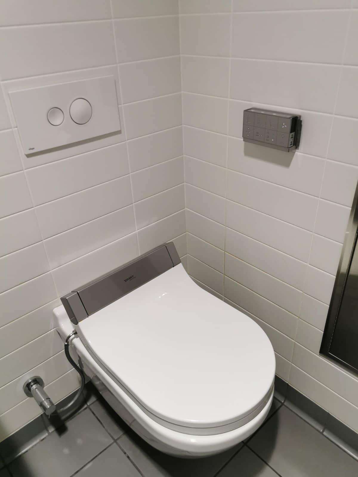 「初見だったら泣くｗ」Apple直営店のトイレに困惑の声　まるでIQテスト？斬新デザインが話題に: J-CAST ニュース