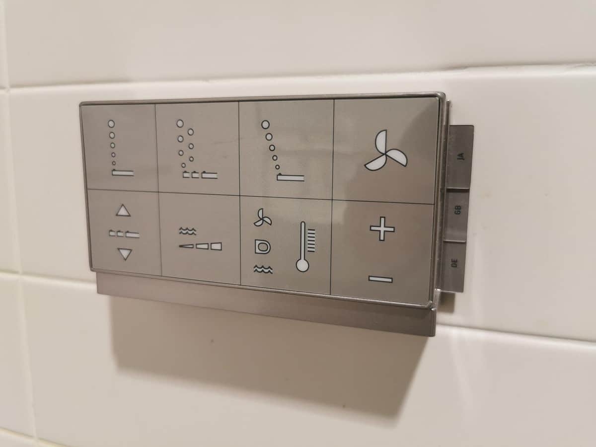 「初見だったら泣くw」Apple直営店のトイレに困惑の声 まるでIQテスト?斬新デザインが話題に