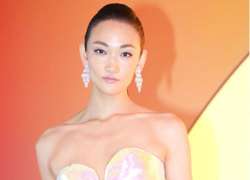 冨永愛、脚長すぎて衝撃　「どうなってんの!?」「脚が本体!!」ネットざわつく