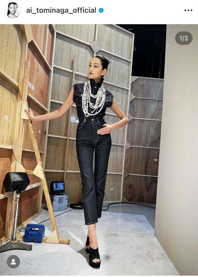 冨永愛、脚長すぎて衝撃　「どうなってんの!?」「脚が本体!!」ネットざわつく