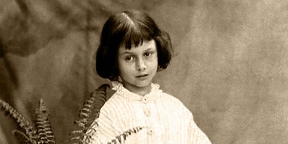 不思議の国のアリスのモデルとされている女性「アリス・リデル」 : カラパイア