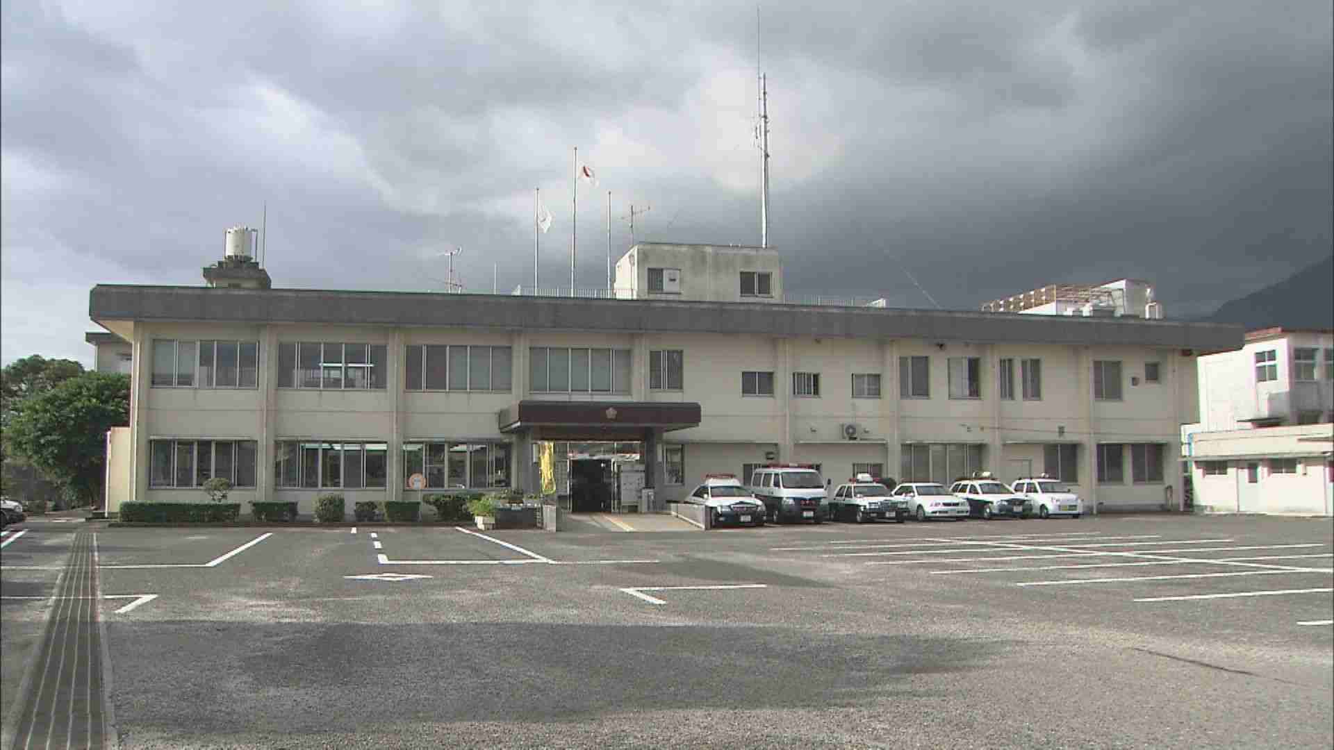 屋久島のふ頭で身体を露出　公然わいせつ容疑で女（28）を現行犯逮捕　鹿児島