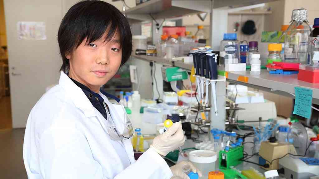オックスフォード大院でヒトの遺伝子を研究中　原点はSSH指定校での研究「なぜ妹だけ蚊に刺される？」　|「才能」を育む|朝日新聞EduA