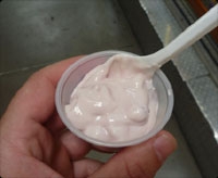 女性客に自分の精液を混入したヨーグルトを試食させた男性店員逮捕（アメリカ）：ザイーガ