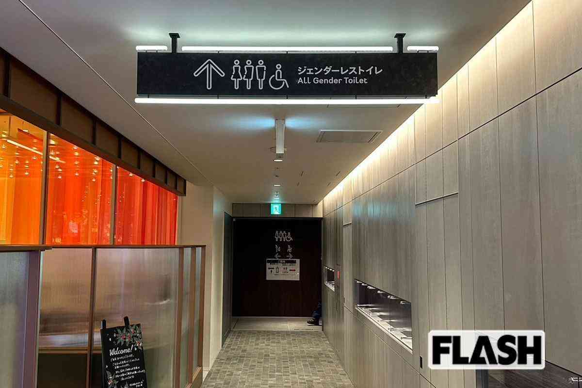 男と女が隣で用を足す「歌舞伎町タワー」共用トイレに批判殺到…化粧直しの女性と目があった男性記者は恐縮しきり（SmartFLASH） - Yahoo!ニュース
