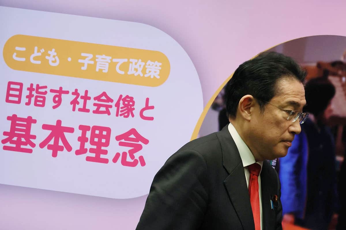 社会保険料「年10万円負担増」野党試算に「少子化対策なんかしなくていい」SNSであがる悲鳴 | Smart FLASH/スマフラ[光文社週刊誌]