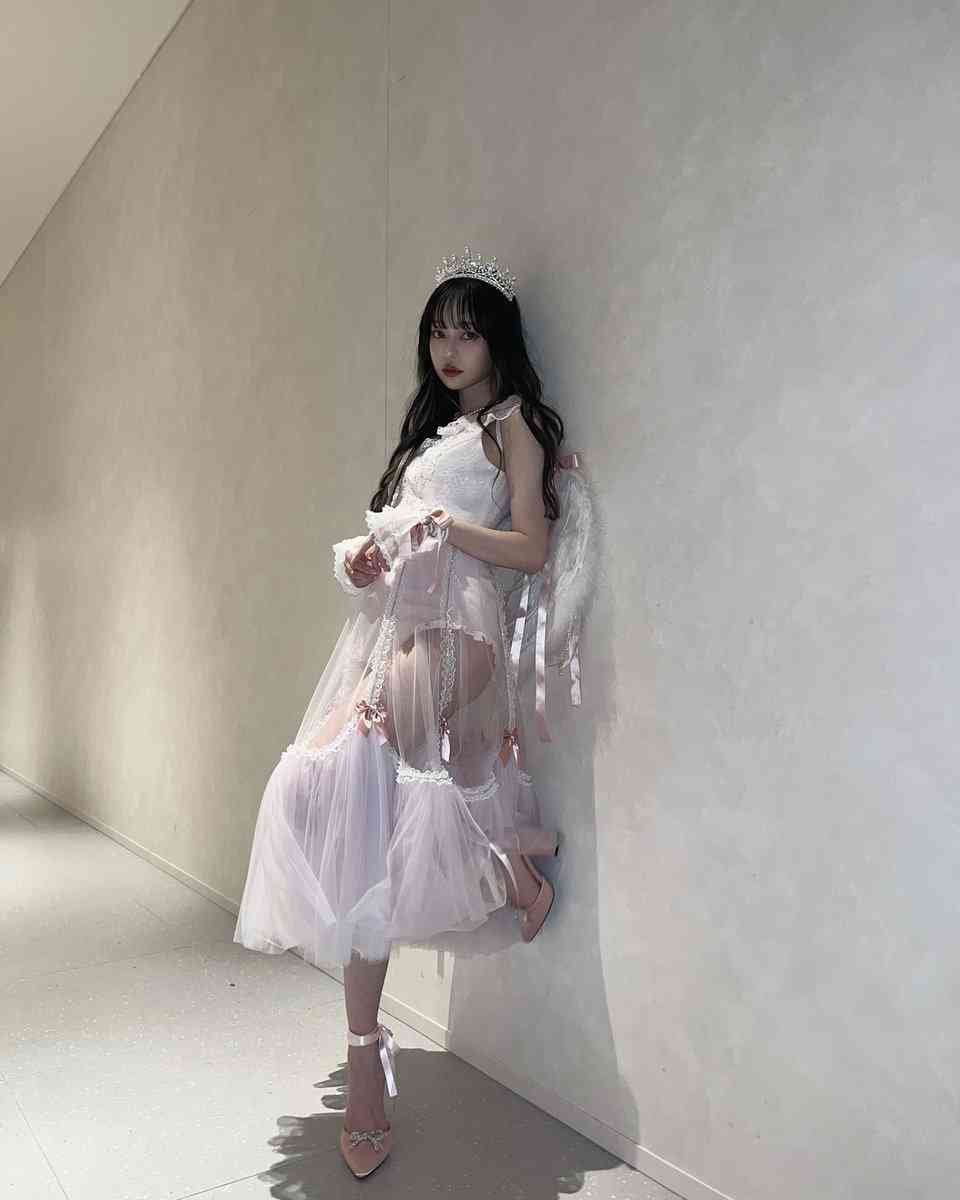 中村雅俊の三女・中村里砂、透けドレスで“美尻”チラリ「セクシーで可愛い」「美しすぎ」