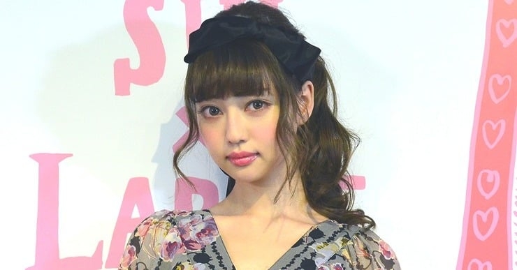 中村雅俊の三女・中村里砂、透けドレスで“美尻”チラリ「セクシーで可愛い」「美しすぎ」  | ORICON NEWS