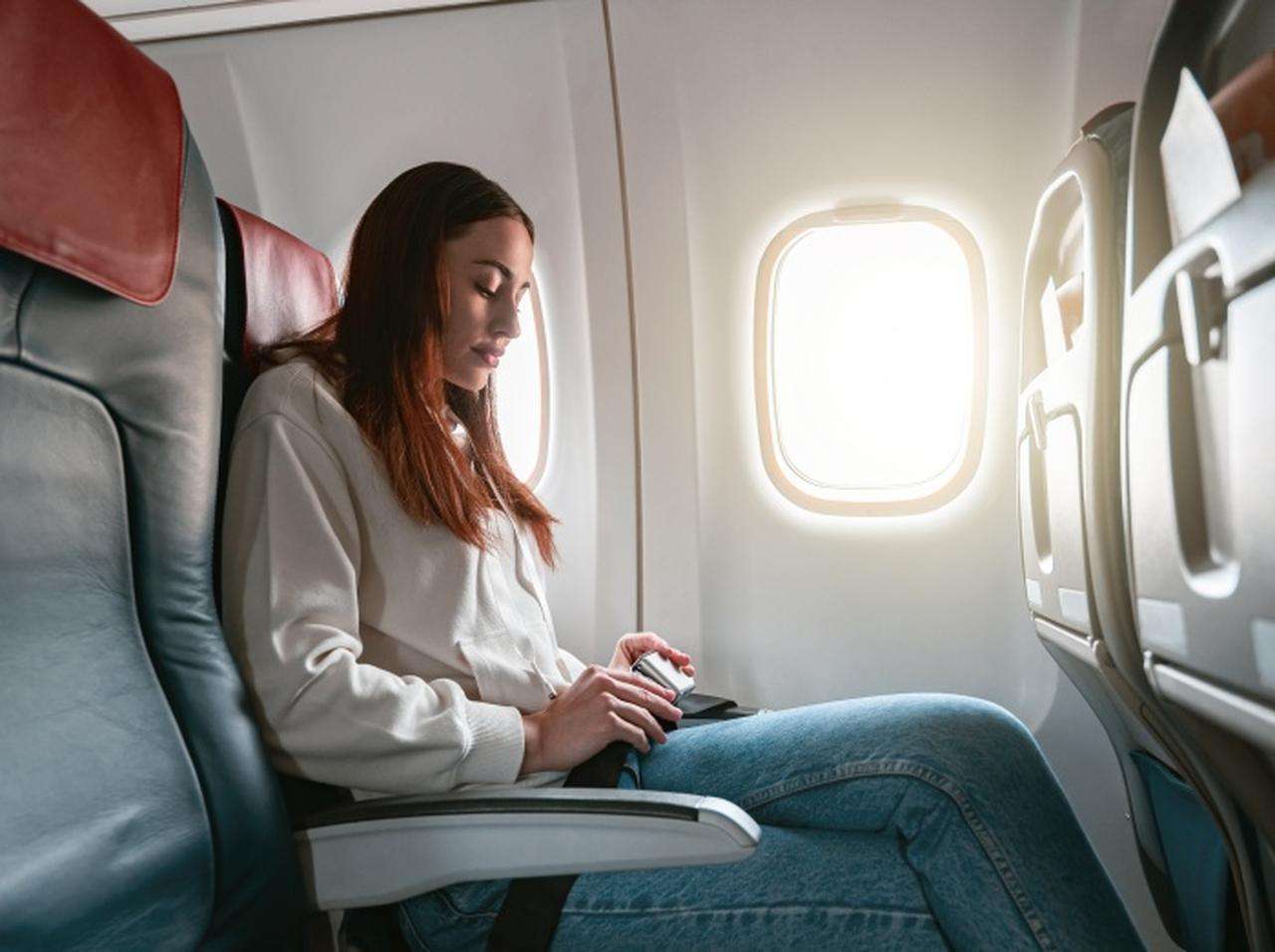 飛行機の座席のリクライニング問題、ある乗客が明かした「ささやかな仕返し」が話題 - フロントロウ ｜ グローカルなメディア