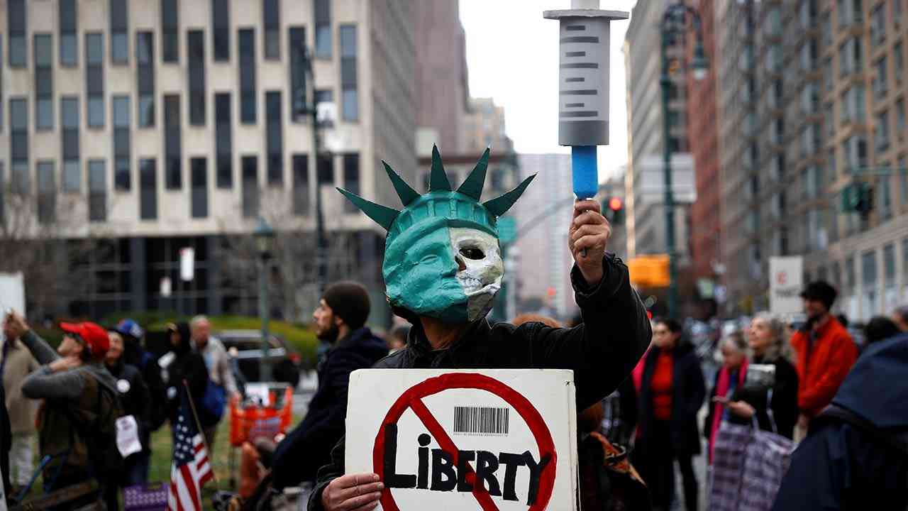 全米初、ニューヨークで民間企業にワクチン義務化のなぜ　：日経ビジネス電子版