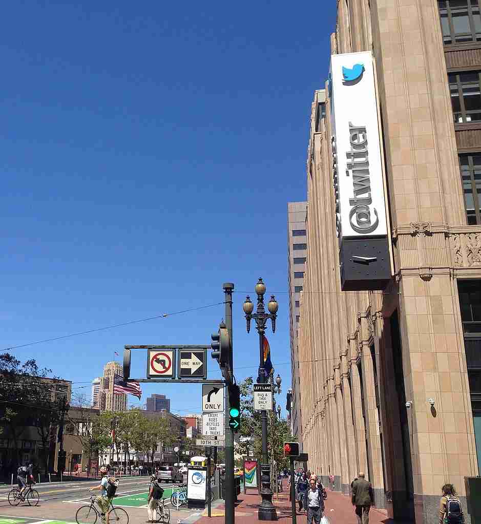 Twitterのロゴ、青い鳥から柴犬に マスク氏推す仮想通貨急騰