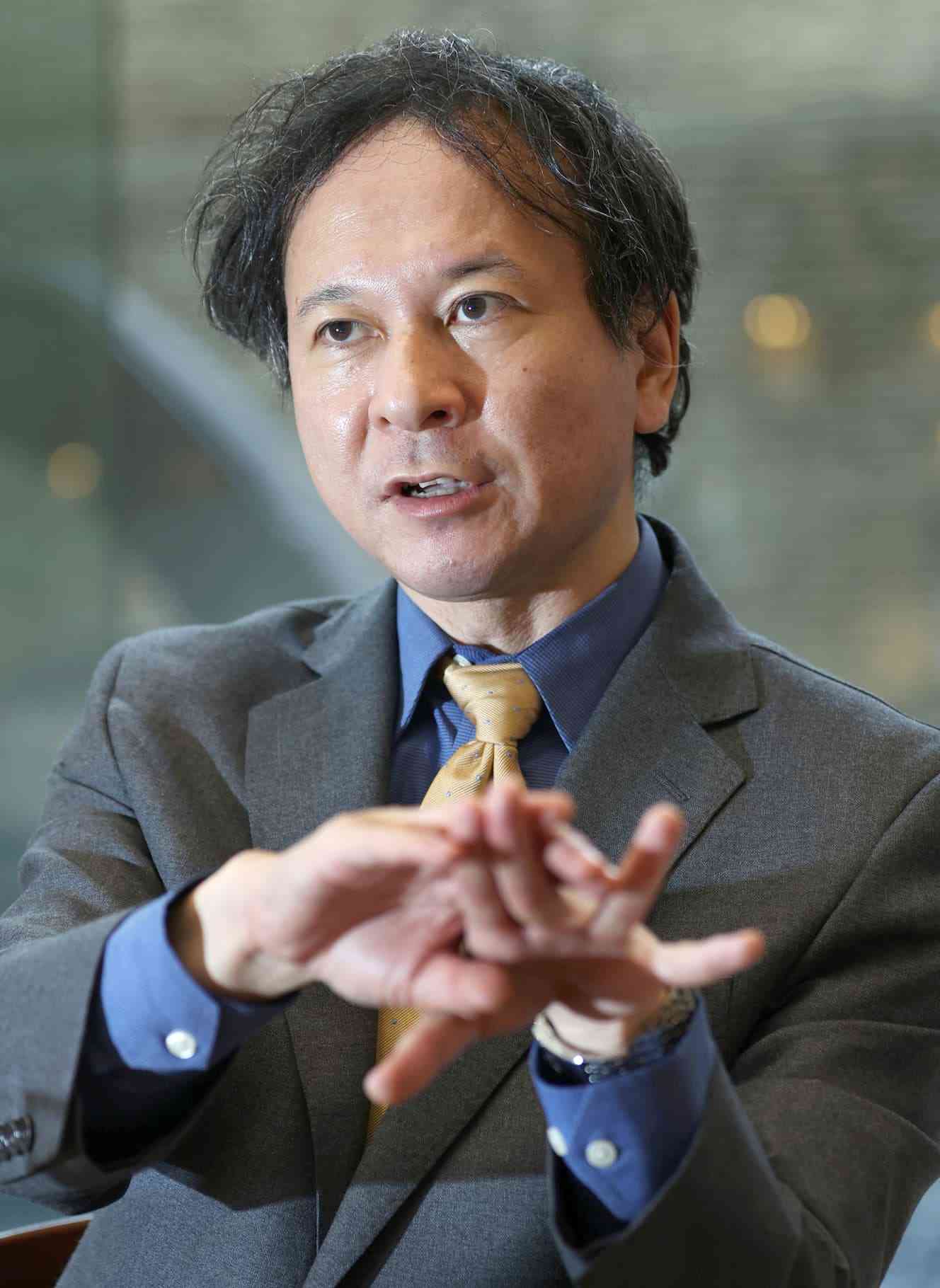 「見たいな。Aさんの胸」テレビ番組に引っ張りだこの安全保障専門家が人妻に送った「卑猥メール」