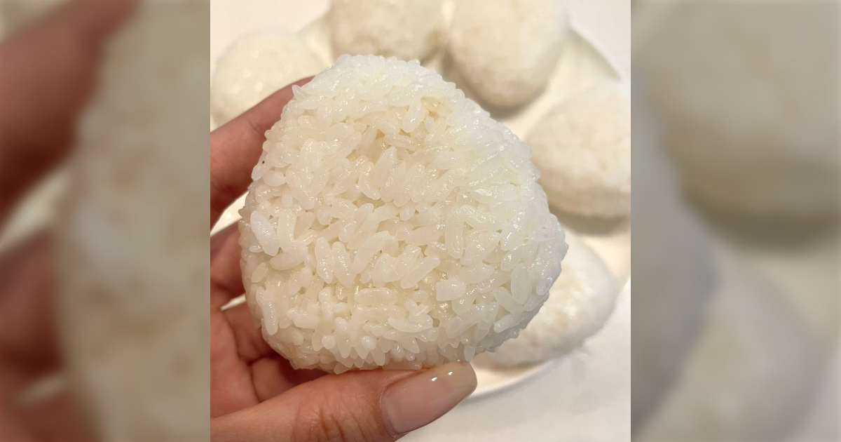塩にぎり、このレシピを試したら塩にぎりの概念覆された。冷めてもふわっとしてて味もめちゃくちゃ旨い「2合一瞬で消えた」 - Togetter