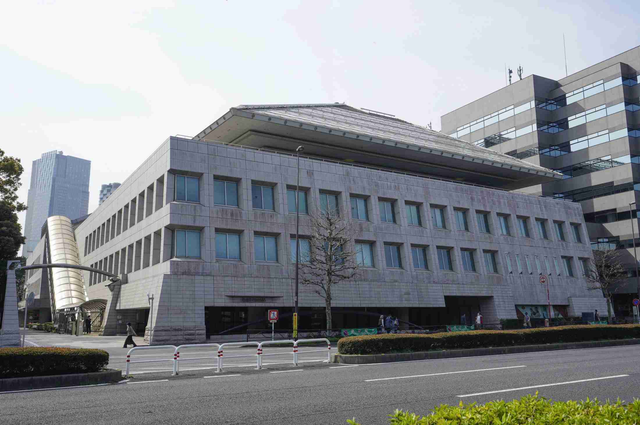 カナダ大使館で不当労働か 日本の雇用保険加入せず
