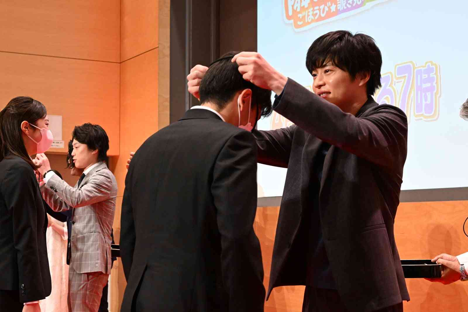 (画像3/3) 高畑充希＆田中圭＆見取り図、テレビ朝日入社式にサプライズ登場 新入社員の“unknown”を暴く - モデルプレス