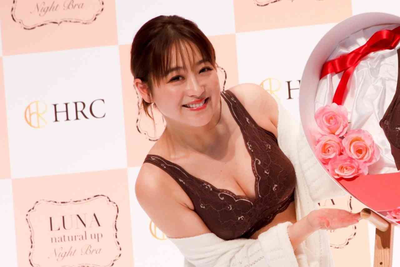 離婚報告の鈴木奈々、TVで「いま一番悩んでる」号泣も 一昨年から予兆があった？ | リアルライブ