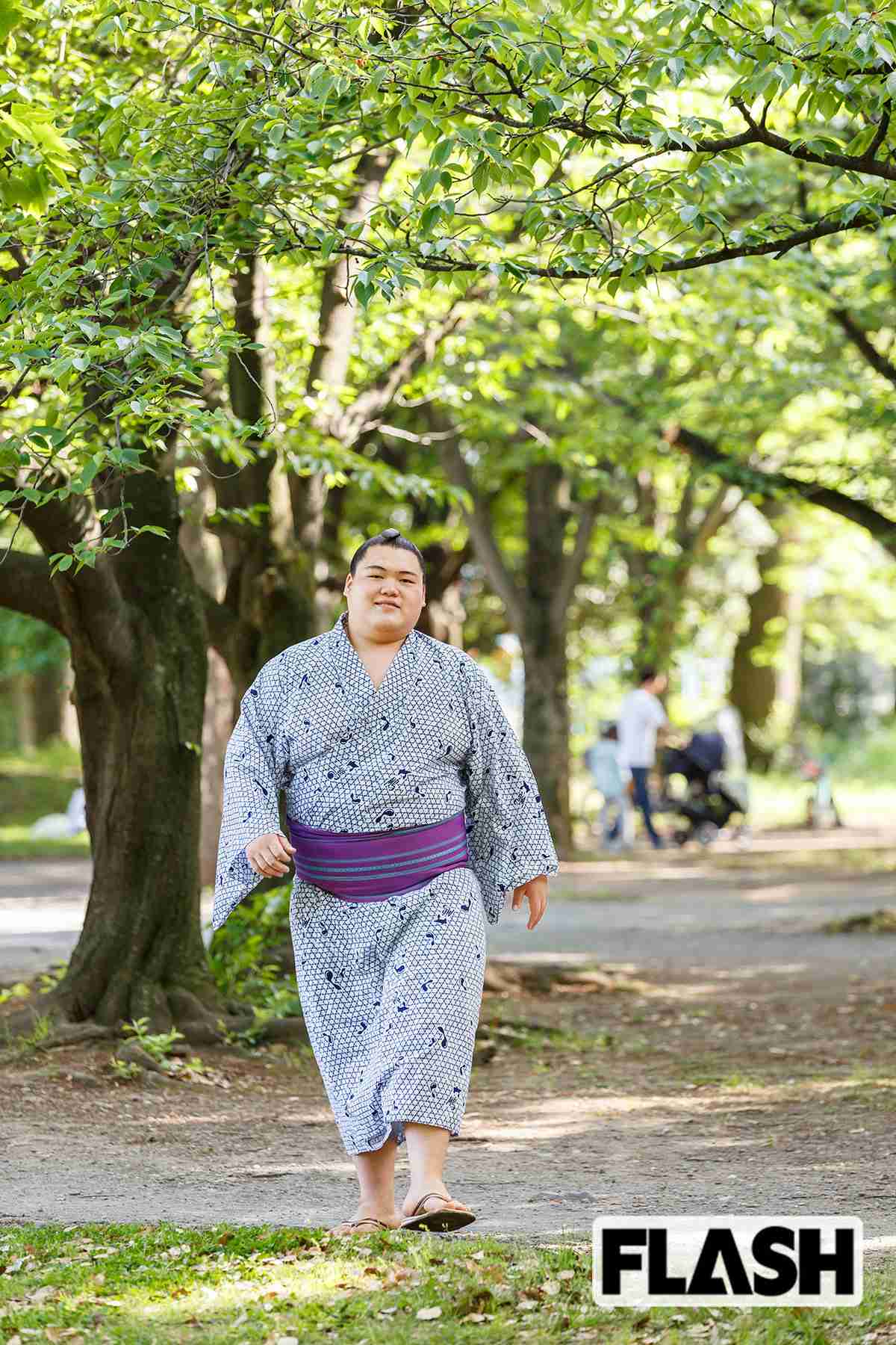 王鵬「兄弟力士には負けたくない！」運気上昇の秘密は公園散歩「腰も楽になるしね」（SmartFLASH） - Yahoo!ニュース