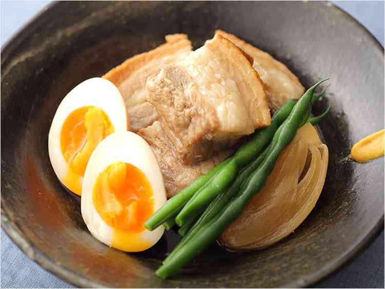 時短なのにトロトロ＆しみしみ～！ 豚の角煮の作り方。なんとプロは下ゆでに生おからを使う⁉ | 三越伊勢丹の食メディア | FOODIE（フーディー）
