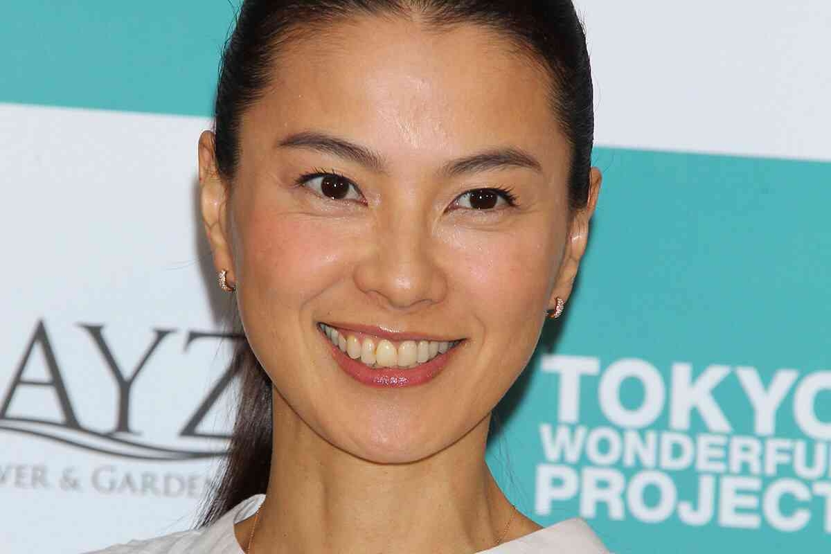 「理事長は両脇をつかまれ、公証役場に…」　江角マキコ、名門校との「2億3千万円」裁判に女優・岩崎ひろみも登場