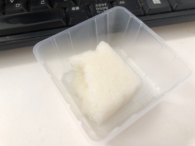 「え、まさか激落ちくん食べてる！？」心配されて爆笑　これはもうスポンジにしか見えない！実は…（まいどなニュース） - Yahoo!ニュース