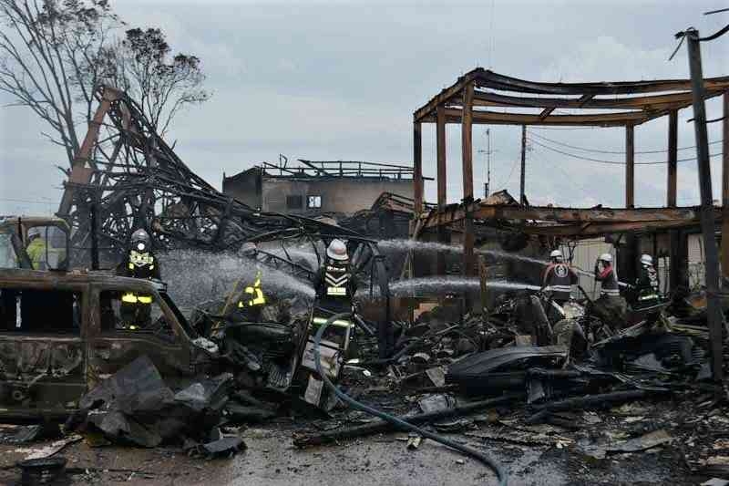 八街で建物火災、強風で15棟焼く　男性1人を搬送　バーベキューをしていたとの情報