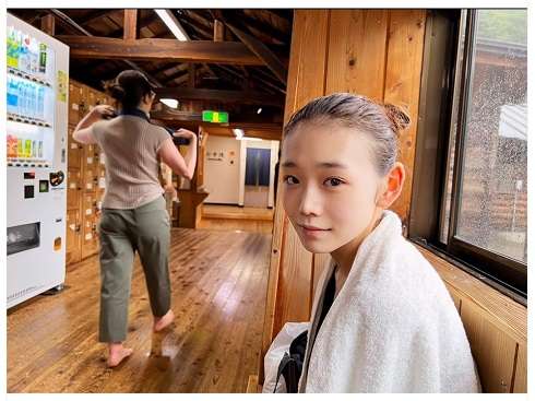 広田レオナ&吹越満の長女・咲耶がインスタ開設!肩書きは俳優…「そっくり」「超美少女」と話題