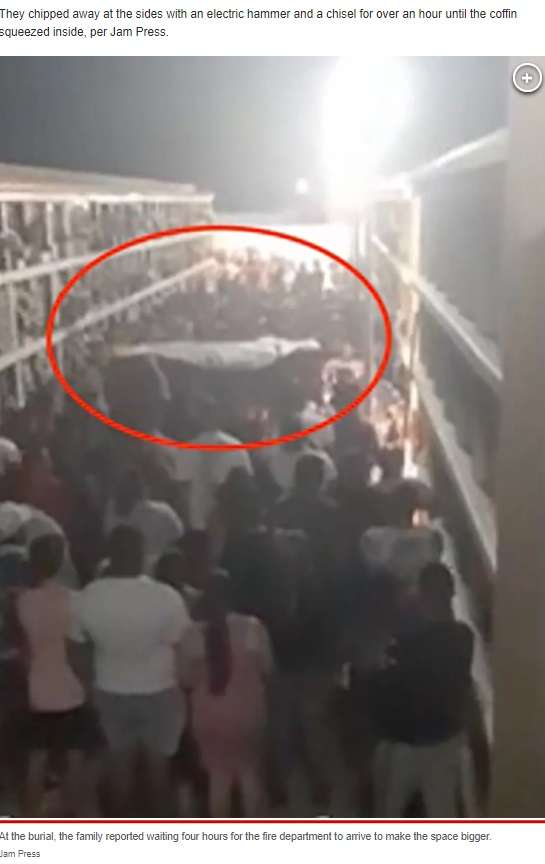 減量手術中に死亡した体重約300キロの男性、棺が墓に納まらず消防隊が出動（スペイン）