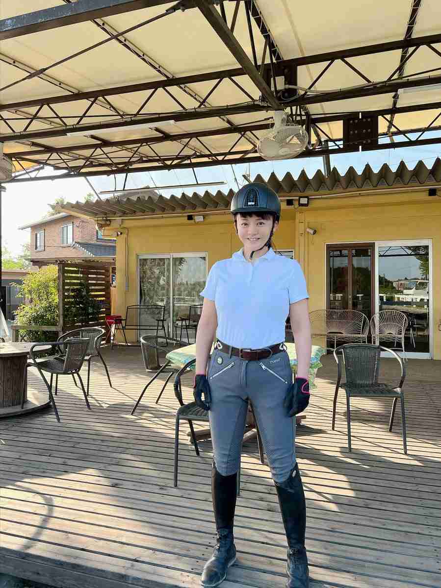 「痩せたねー!」華原朋美、乗馬ルックの近影に反響 今春“約30キロの減量”成功を報告