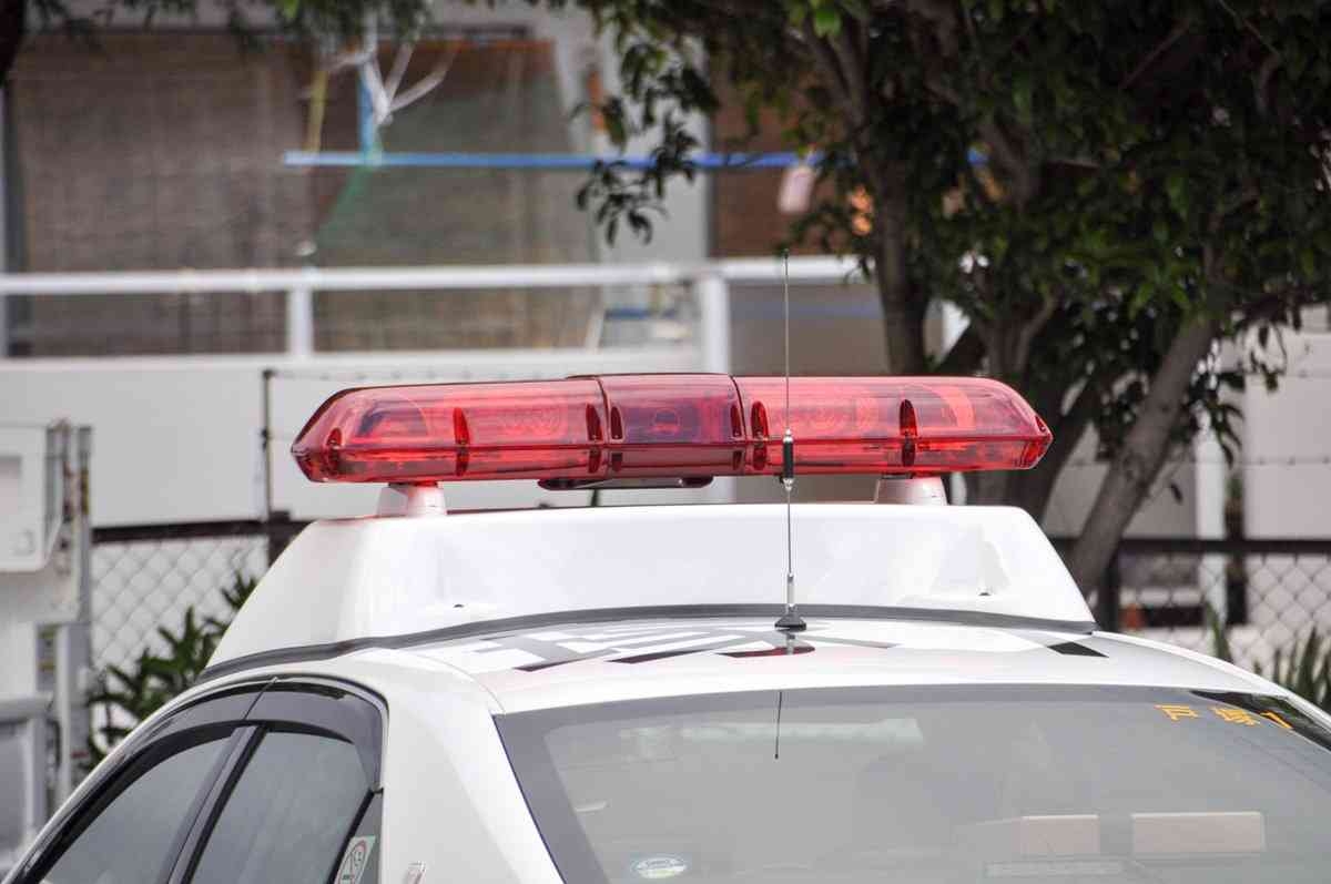 駅で女性を投げ飛ばす　50歳の小学校教諭の男を逮捕