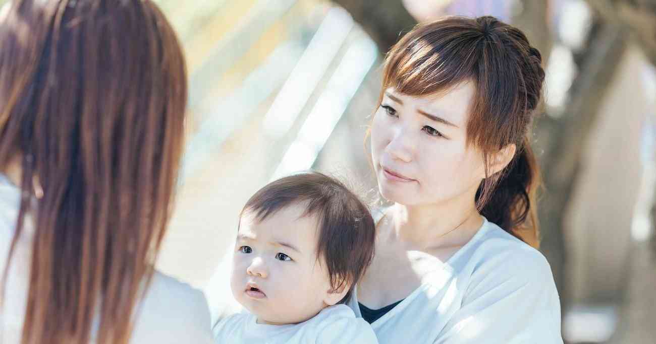「親の愛情不足」「子どもがかわいそう」子育てへの口出しが“ほぼ全て失礼”な理由 | ニュースな本 | ダイヤモンド・オンライン