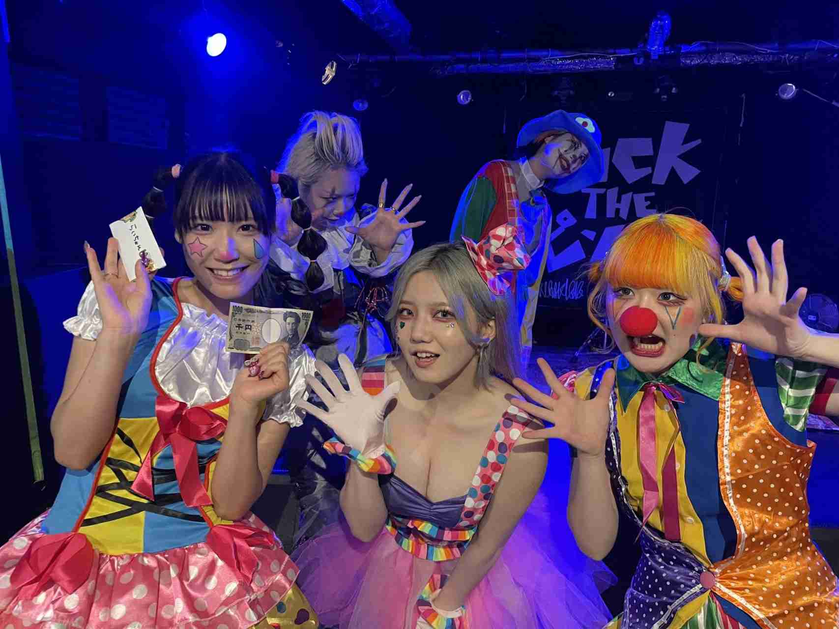女性アイドル、ファンに洗剤飲ませる動画が炎上「イジメ」「危険すぎ」公開後に即削除 | リアルライブ