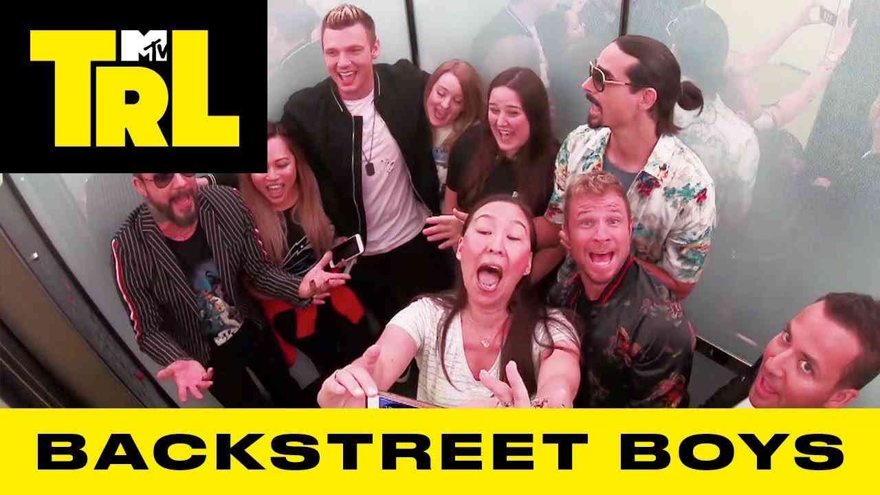 Backstreet Boys Surprise Fans w/ 'I Want It That Way' & 'As Long As You Love Me' Sing-A-Longs | TRL - YouTube