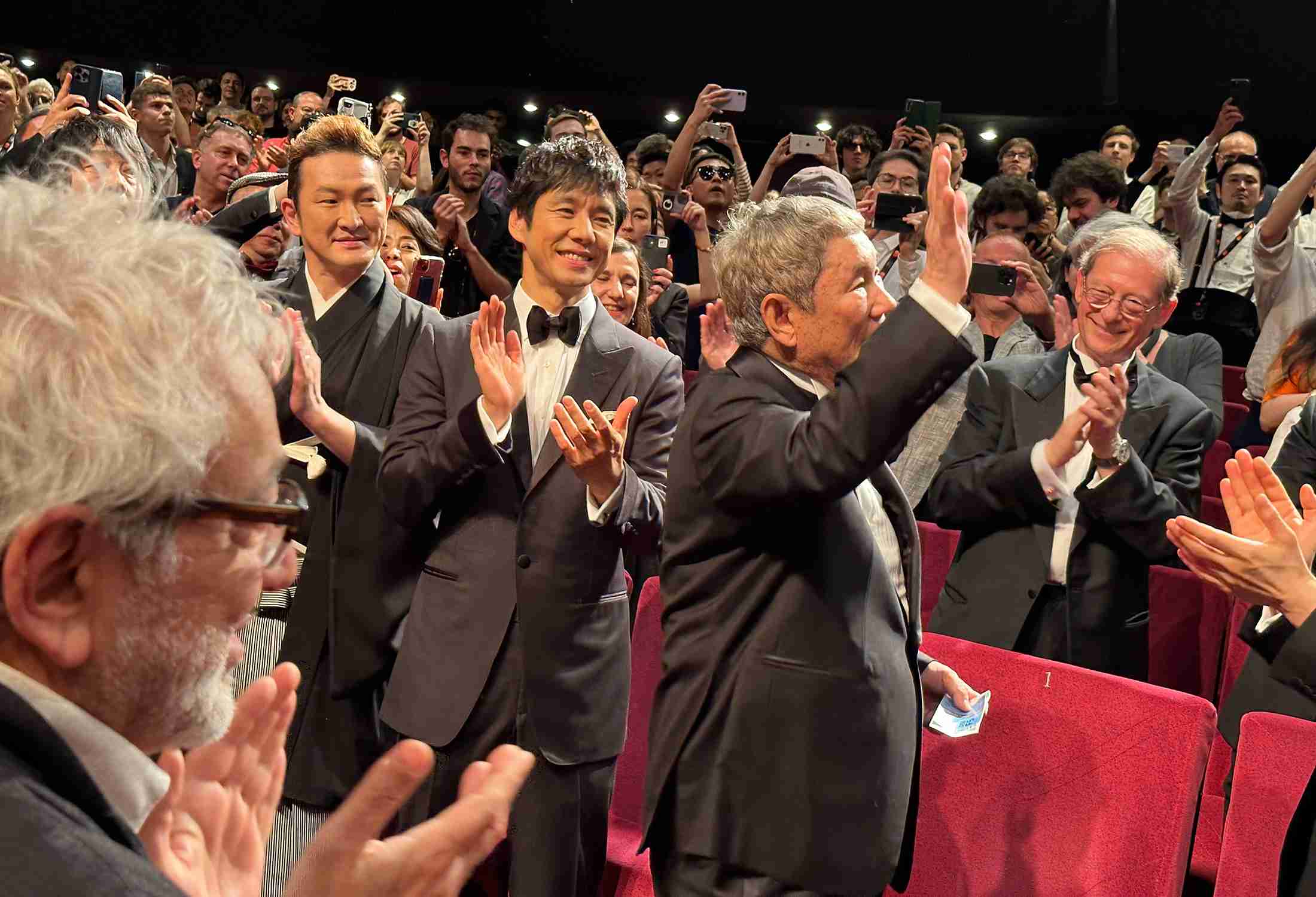 カンヌで北野武監督の6年ぶり新作「首」公式上映…観客総立ち、西島秀俊さん「胸がいっぱい」