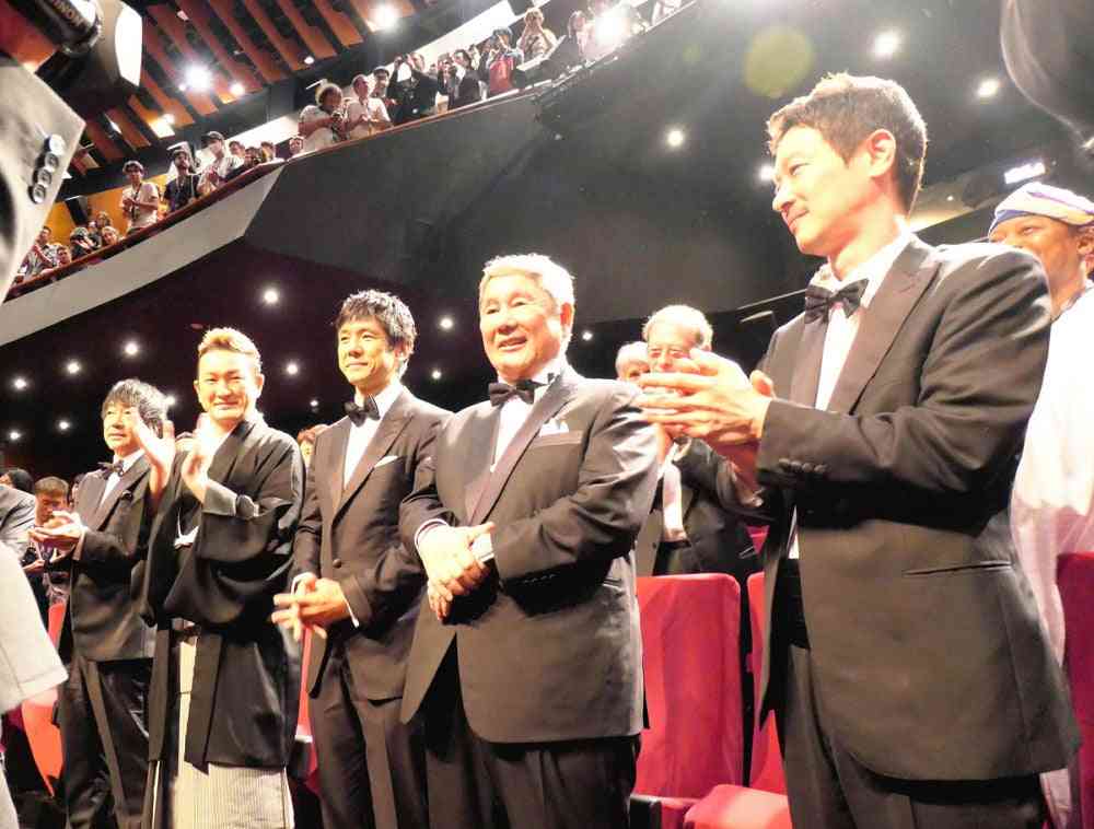 カンヌで北野武監督の6年ぶり新作「首」公式上映…観客総立ち、西島秀俊さん「胸がいっぱい」