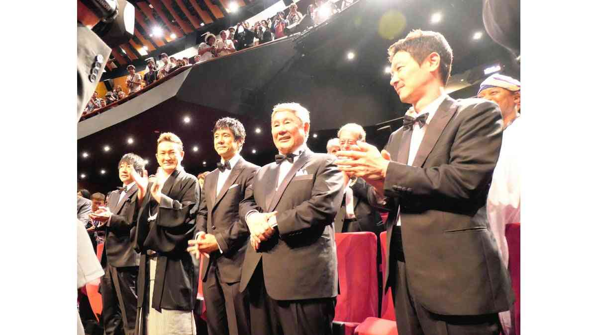 カンヌで北野武監督の６年ぶり新作「首」公式上映…観客総立ち、西島秀俊さん「胸がいっぱい」 : 読売新聞