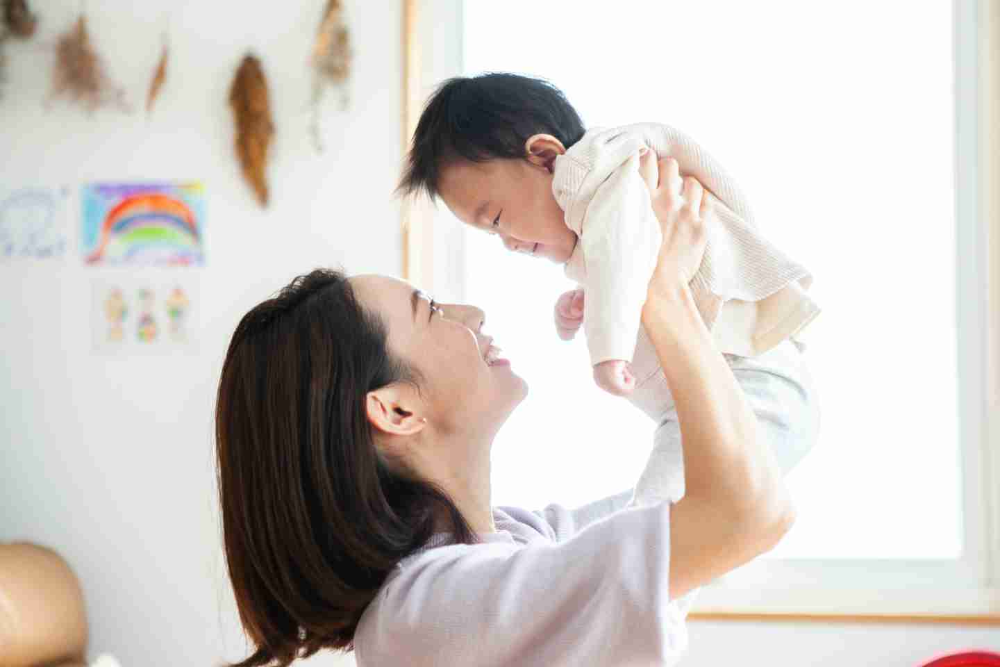 【母親編】育児中に「自己肯定感が下がった」経験があるママは4割。回復させるには？ | kufura（クフラ）小学館公式