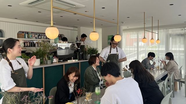 なぜ店員がタメ口？　『友達がやってるカフェ』を手がけるワケ