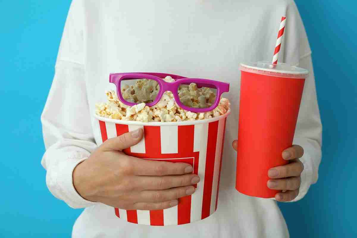 映画館の定番フードはなぜ「ポップコーン」なのか？ 「実は苦手」という人もいるのに | マネーポストWEB
