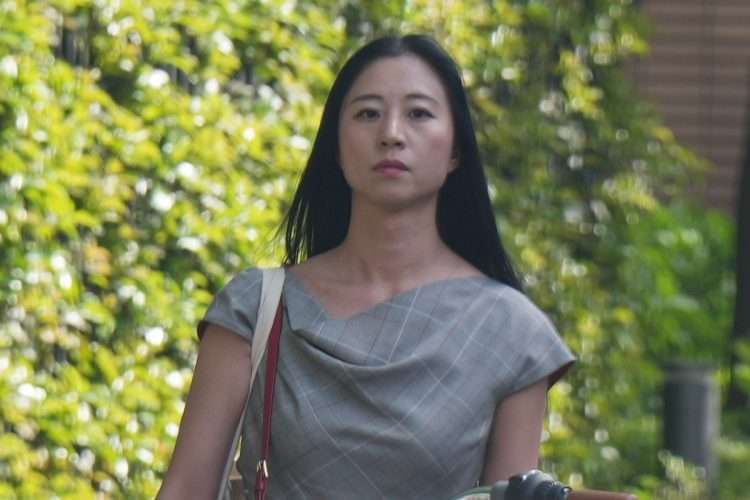 三浦瑠麗氏、濃いめのチークでセレブファッション　夫の逮捕感じさせぬ「圧巻の散歩姿」（NEWSポストセブン） - Yahoo!ニュース
