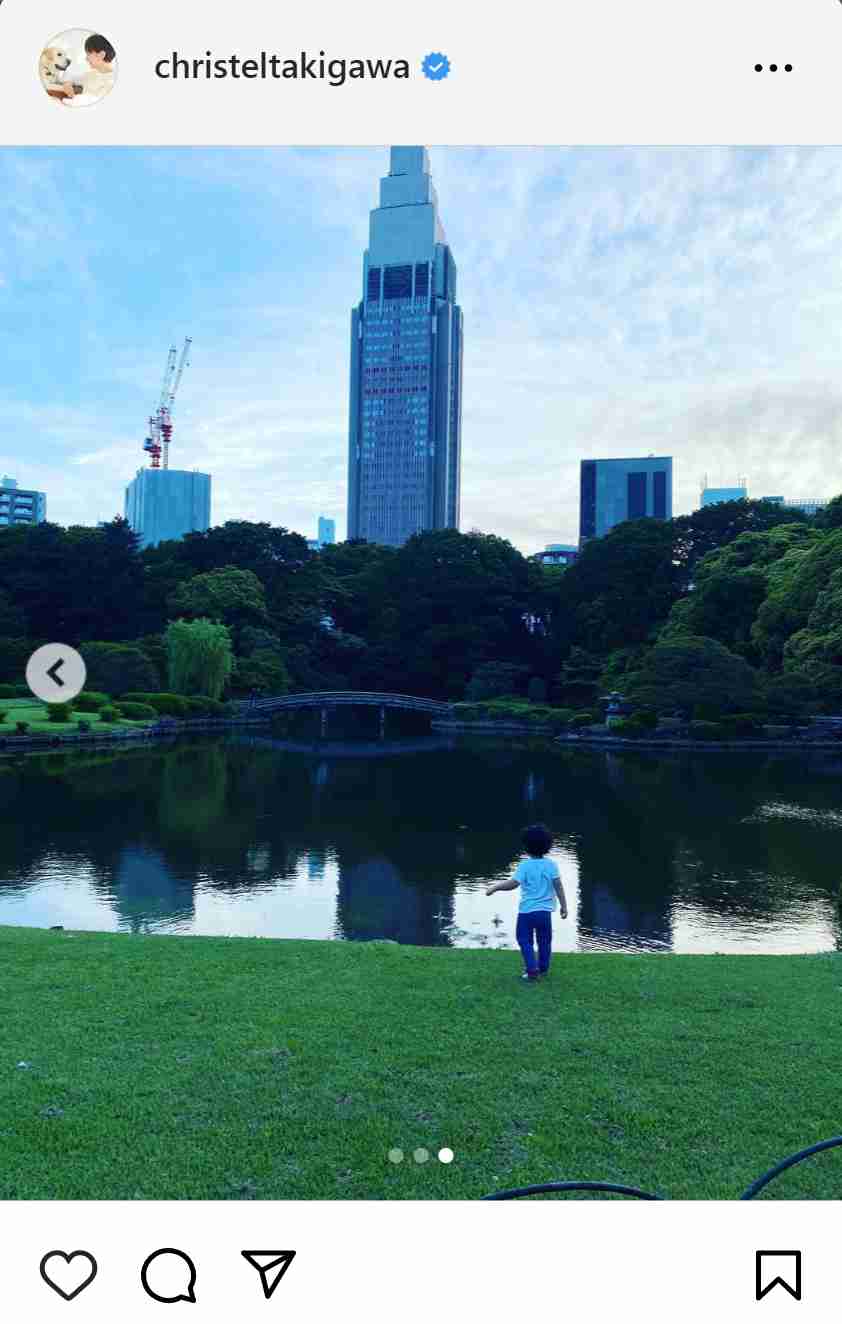 滝川クリステル、夫小泉進次郎氏と長男の「親子で走り回る」写真公開に「フォームそっくり」の声
