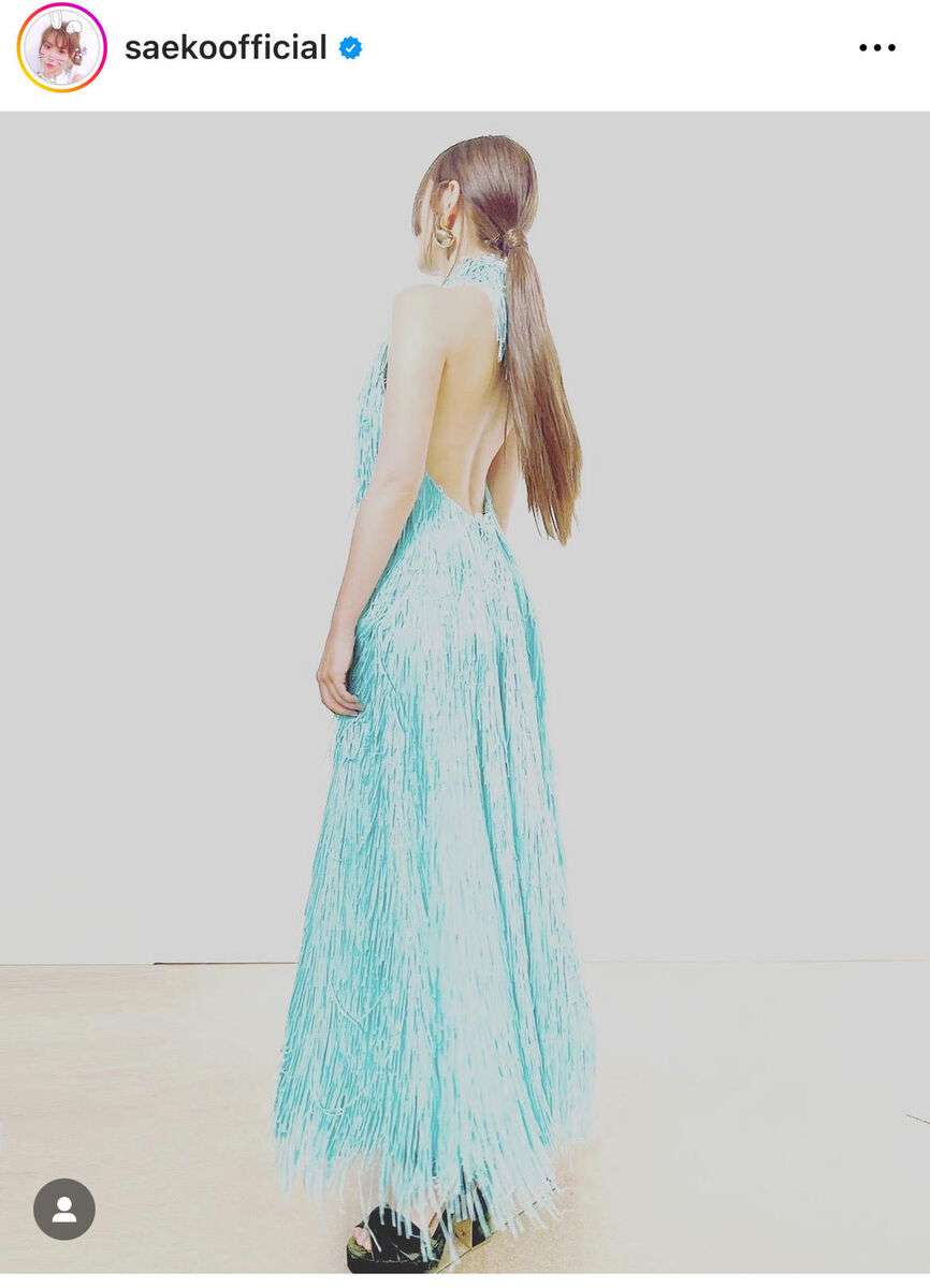 紗栄子、大胆背中見せ！鮮やかなドレス姿に「可愛すぎて気絶しそう」「美し過ぎる」とファン悶絶