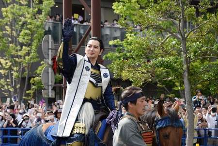 浜松まつり　松本潤さん参加の騎馬武者行列に68万人の人出