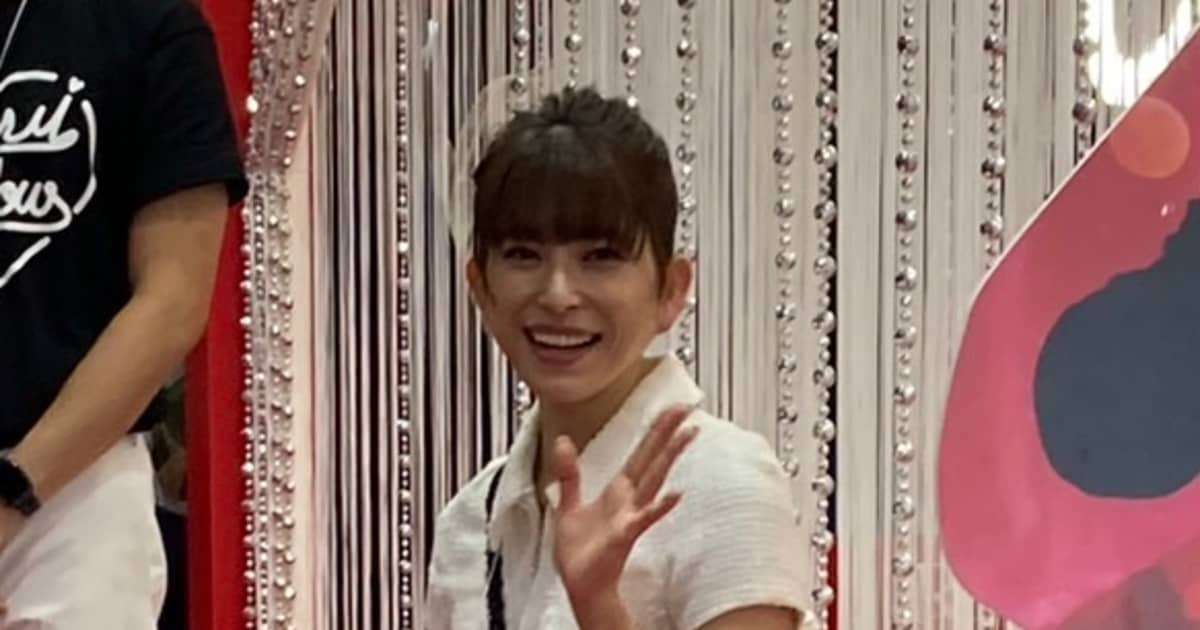 ファンからは心配の声も…美容家になった上原多香子を都内で目撃！ファンに囲まれるも「痩せすぎ」と… | FRIDAYデジタル
