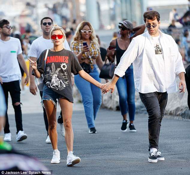 ジャスティン・ビーバーの妻、“心臓手術”成功に感謝